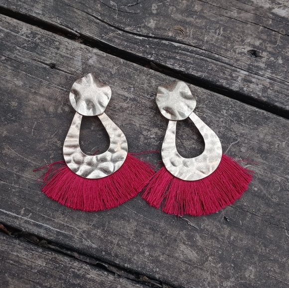 👠💋Huge Red Tassel 💛 Earrings 🎀 - Picture 6 of 8
